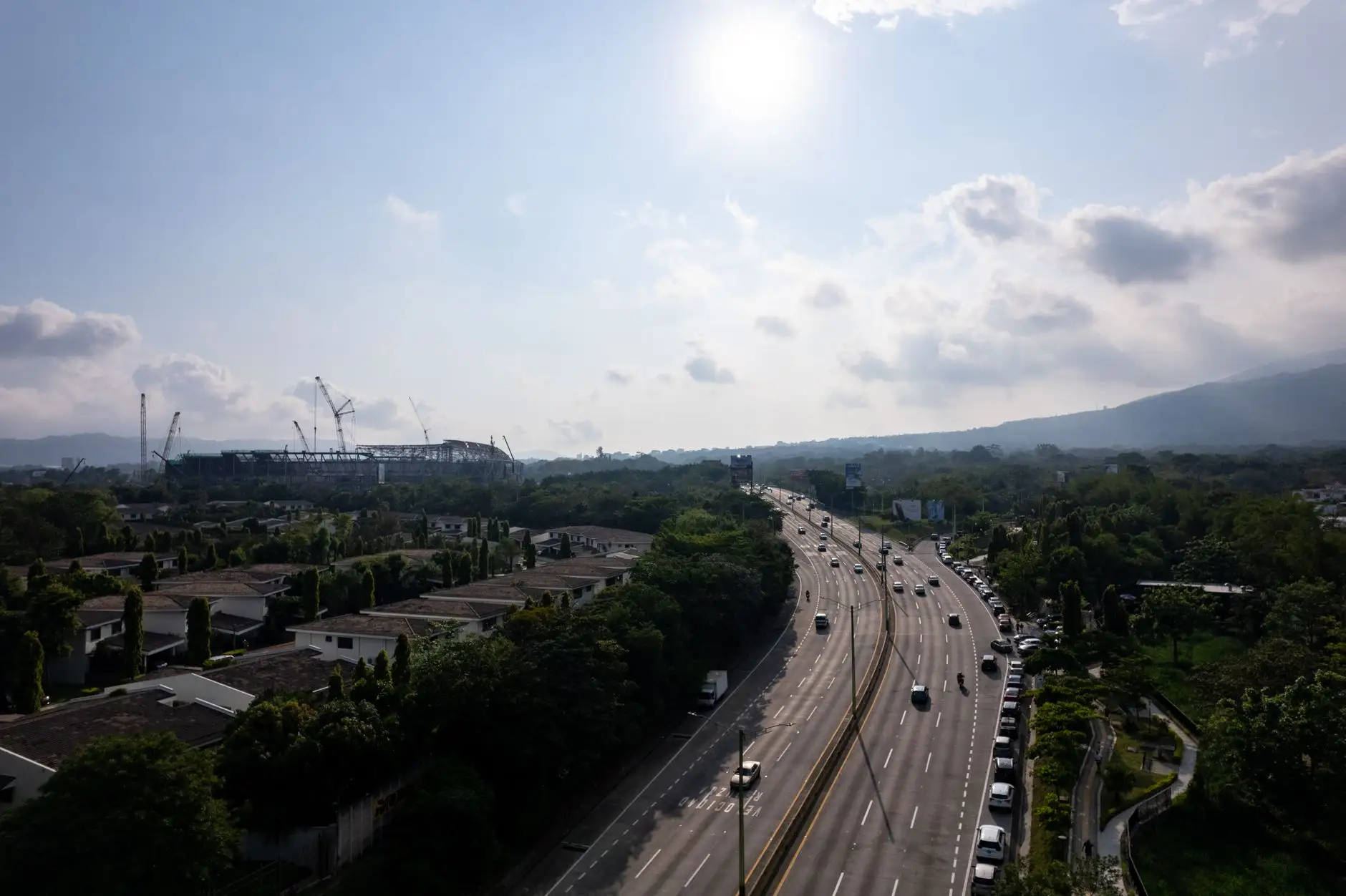 感德特筑建材解析五金配件选购要点与质量管控方法