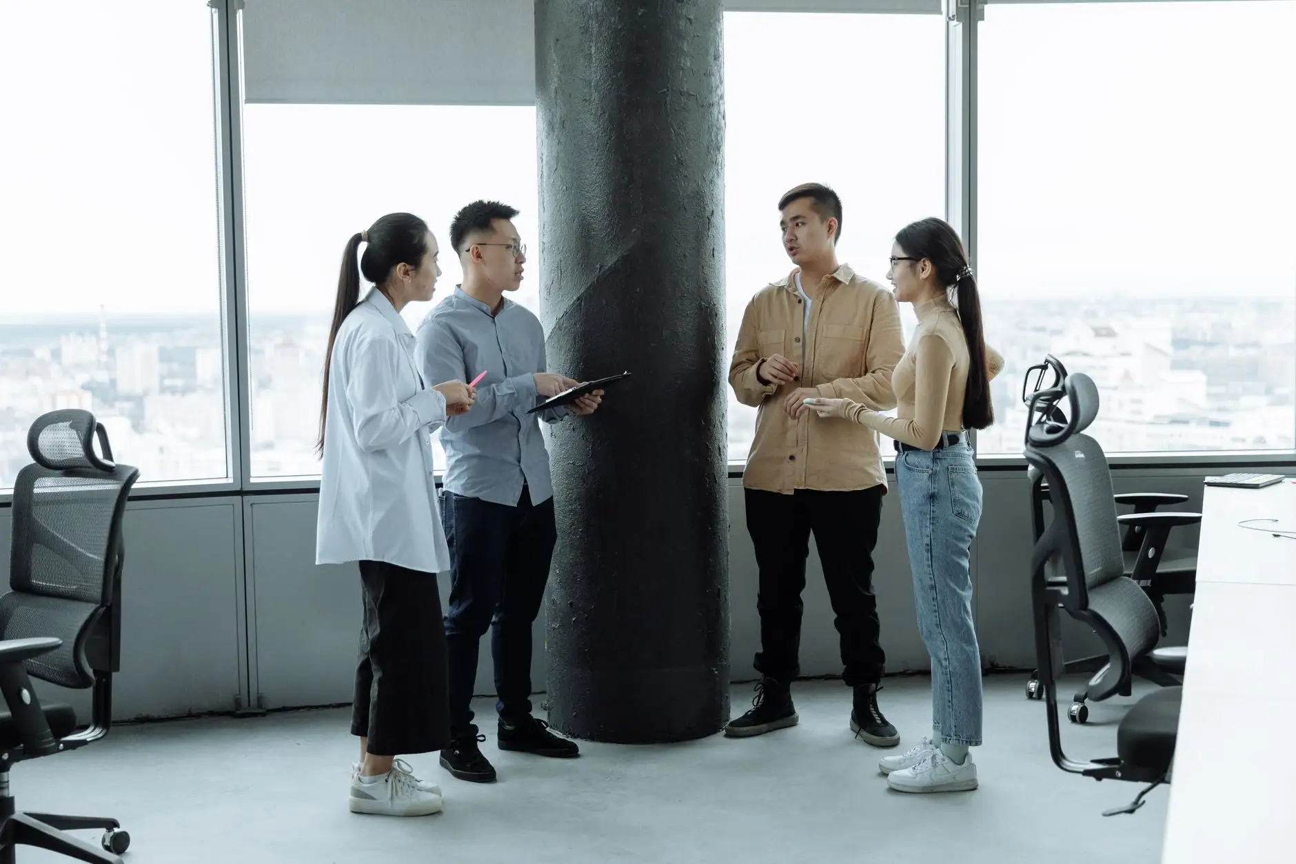 感德特筑建材装修材料质量对比：瓷砖与涂料的性能差异